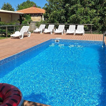 שבלה Guest House Nevena מראה חיצוני תמונה